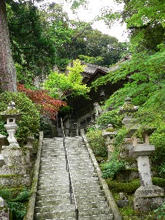 梅雨の那谷寺本堂