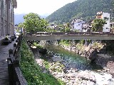 旧役場横・川岸