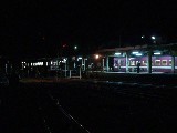 下り最終が発車する猪谷駅