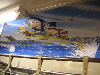車内にも忍者ハットリ君が…