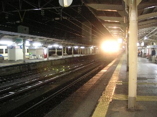 寝台特急北陸号が高岡駅に滑り込む
