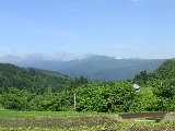 新潟県との境・残雪の朝日連邦を望む